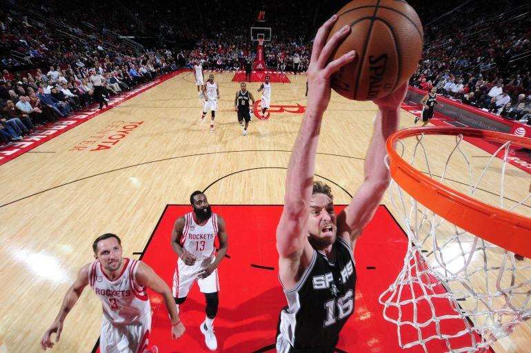 Pau Gasol, durante un partido con los Spurs 