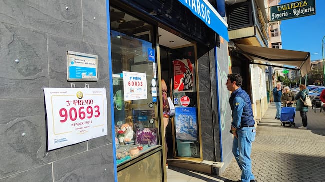Papelería de la calle Tarsis que ha vendido un décimo del tercer premio.