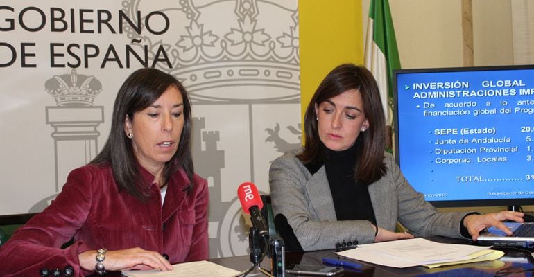 La subdelegada del Gobierno en funciones en Granada, Eva Blanco; y la responsable provincial del Servicio Estatal de Empleo, Pilar González, han presentado los proyectos aprobados del PFEA para Granada