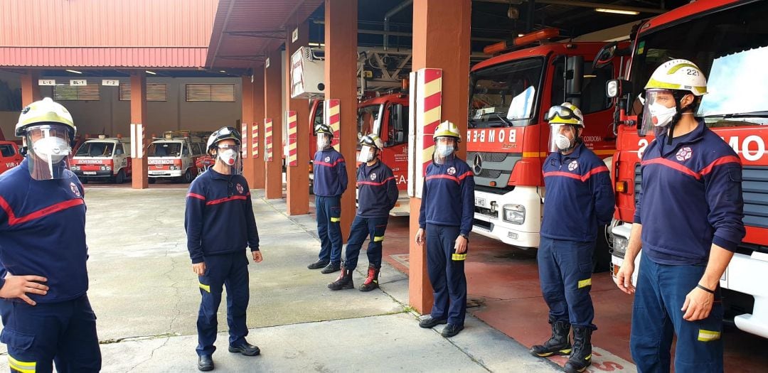 Bomberos de Córdoba equipados con los EPI para hacer frente a la crisis del coronavirus