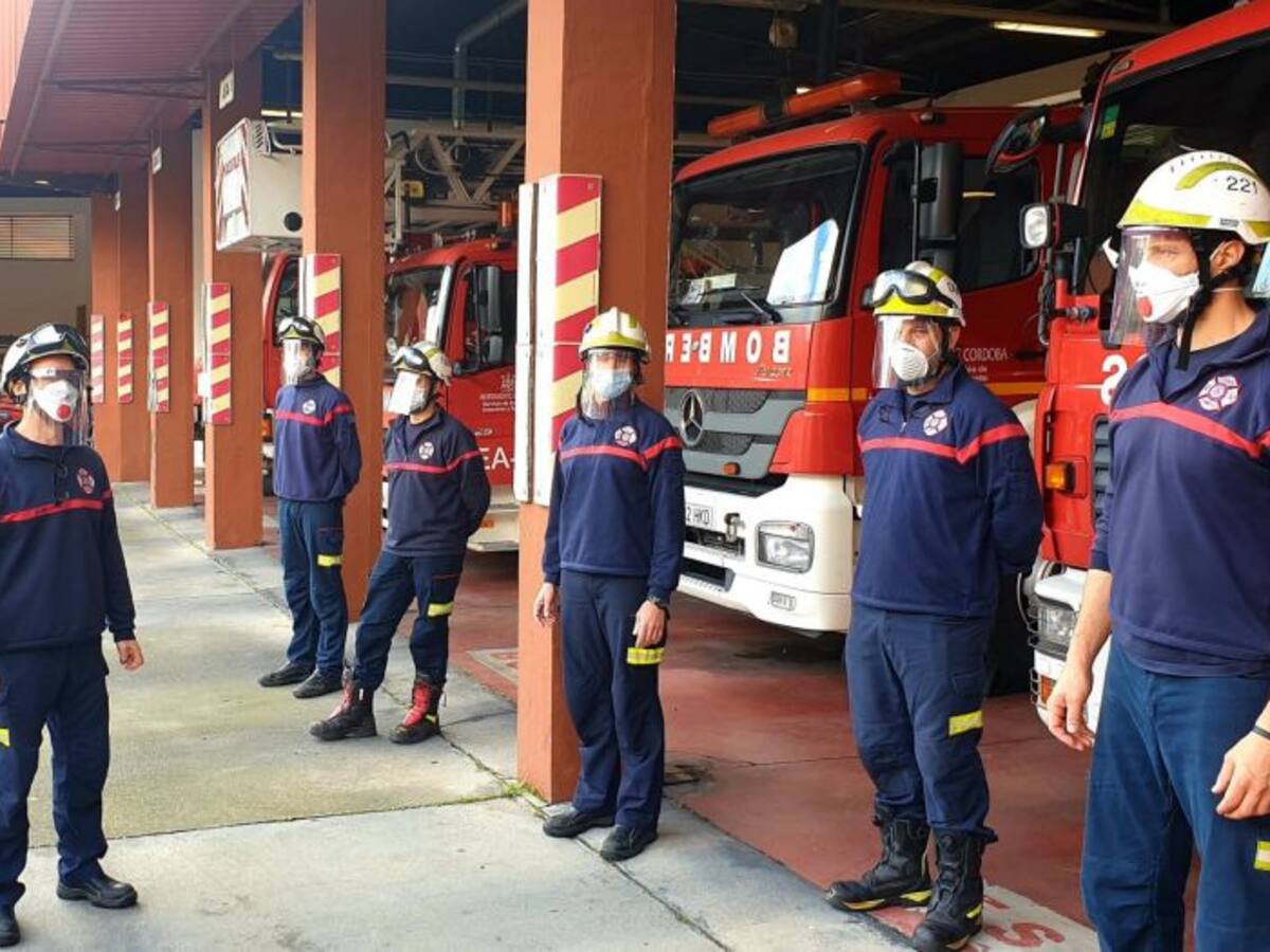 Un incendio en un bajo obliga al desalojo de un bloque de vecinos en pleno estado de alarma