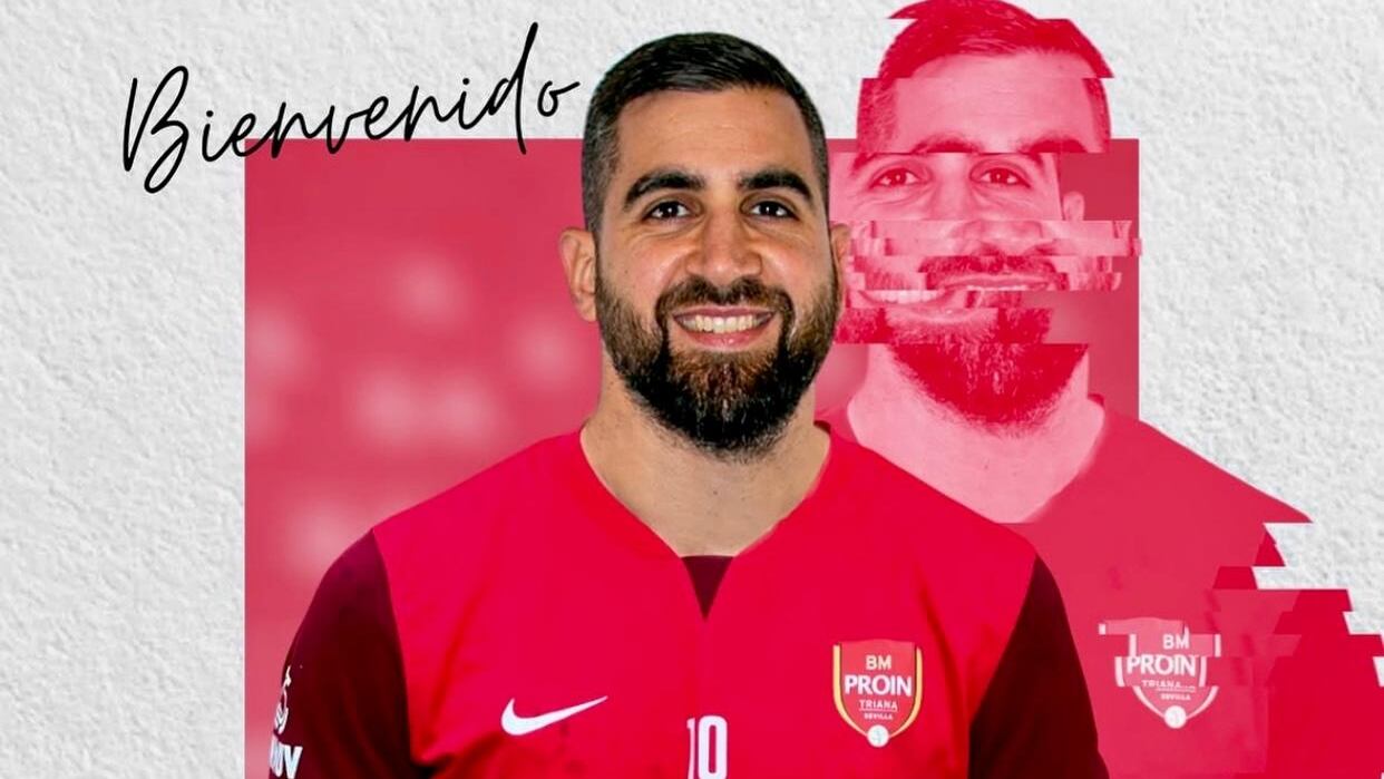 Miguel Llorens llega al vestuario del BM Proin de Sevilla