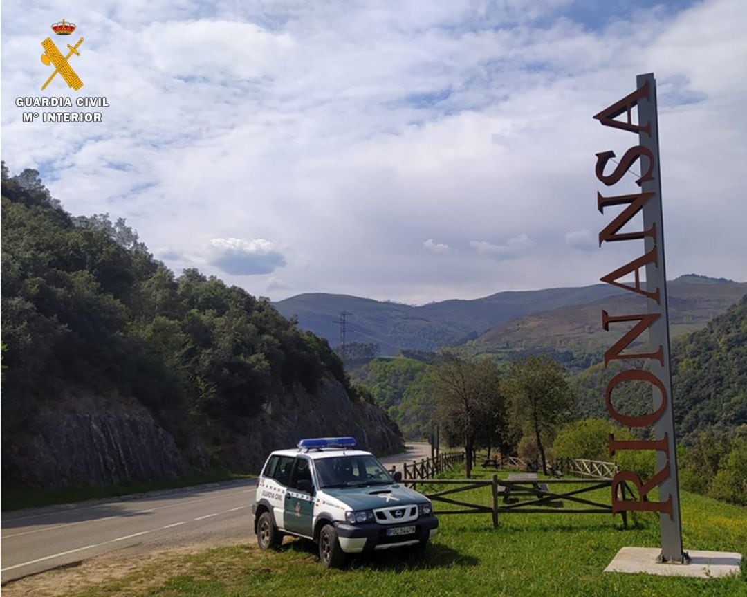 Patrulla de la Guardia Civil en Rionansa. 
 