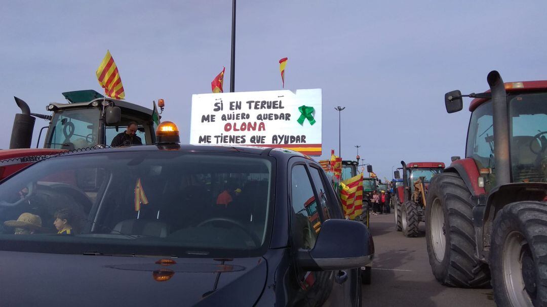 Los agricultores comienzan a salir con los tractores del Parking Sur de la Expo de Zaragoza