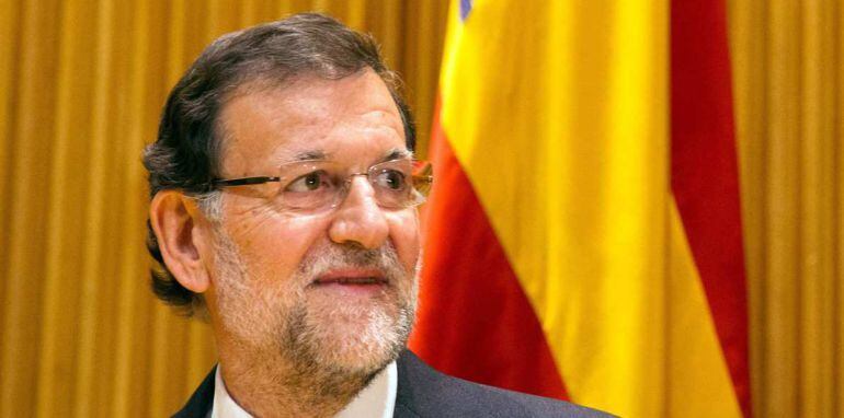 Spain's Prime Minister Mariano Rajoy presides over a meeting with his ruling People's Party (Partido Popular) deputies at the Parliament in Madrid, December 16, 2014. REUTERS/Sergio Perez (SPAIN - Tags: POLITICS)