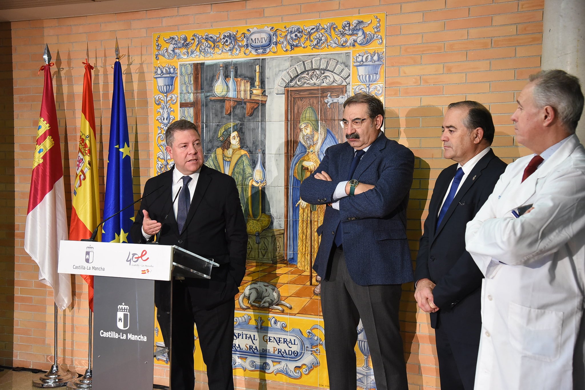 Emiliano García Page, presidente de la región, acompañado del Consejero de Sanidad, Fernando Sanz y por el alcalde de Talavera, José Julián Gregorio.