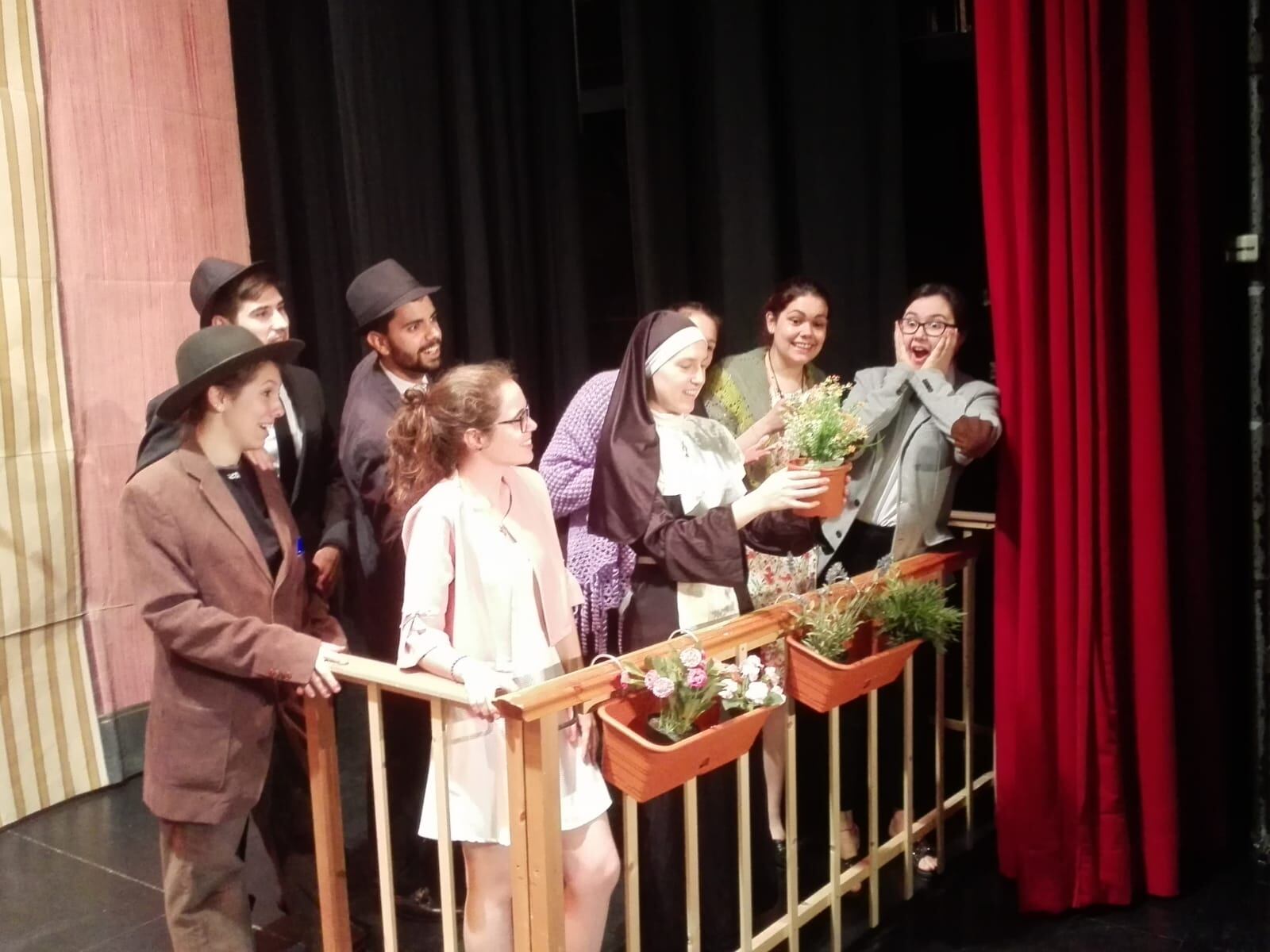 El teatro es una de las muchas actividades del Club Amigos