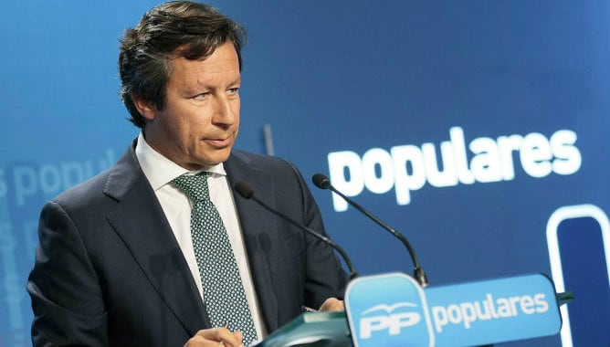 El vicesecretario de Organización del Partido, Carlos Floriano, durante la rueda de prensa que ha ofrecido tras la reunión que ha mantenido este lunes el Consejo de Dirección del PP con el presidente del Gobierno