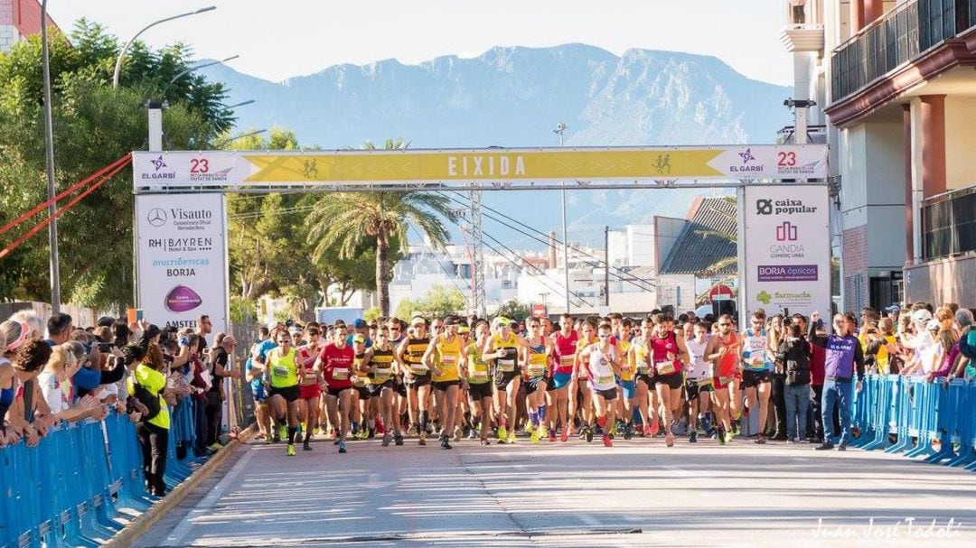 Salida de la 23 edición de la Mitja Marató de Gandia