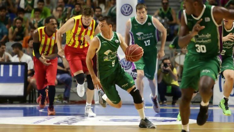 El Unicaja se enfrentó al Barcelona en el Palau