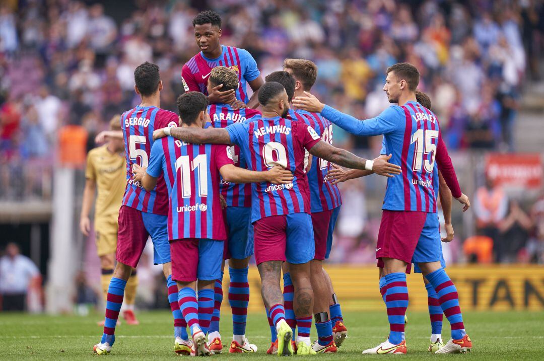 Los jugadores del Barça celebrando el gol de Ansu Fati