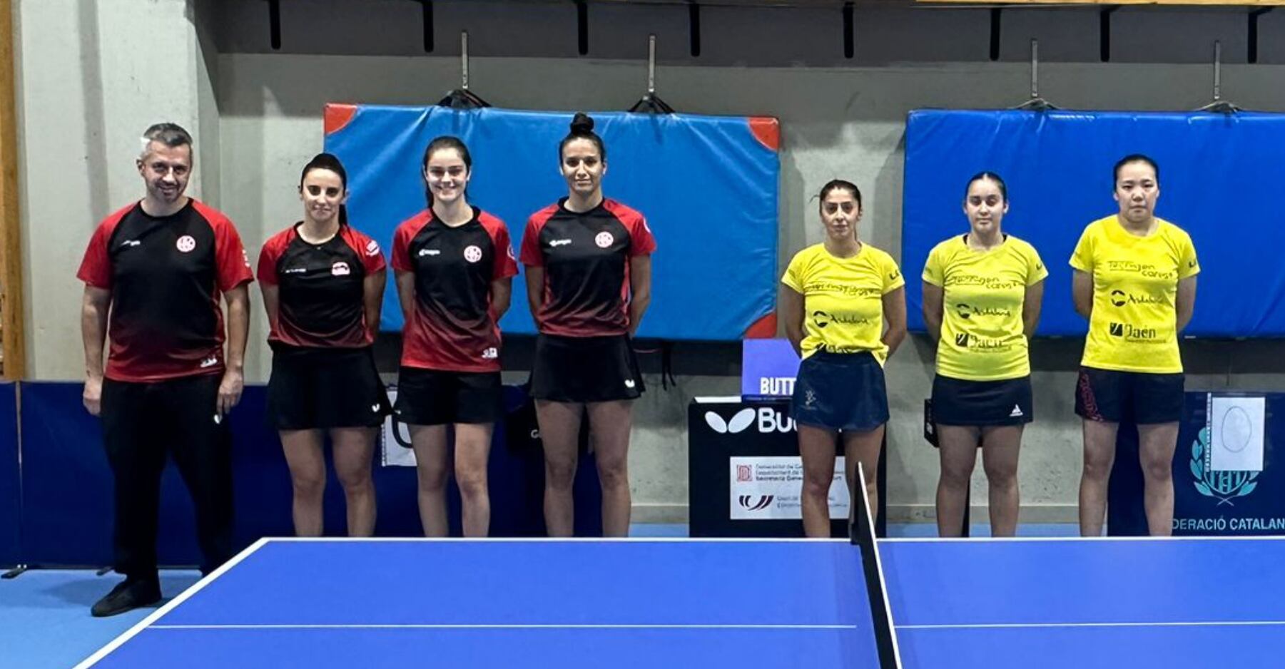 Jugadoras del Sant Cugat y el Tecnigen Linares de Tenis de Mesa.