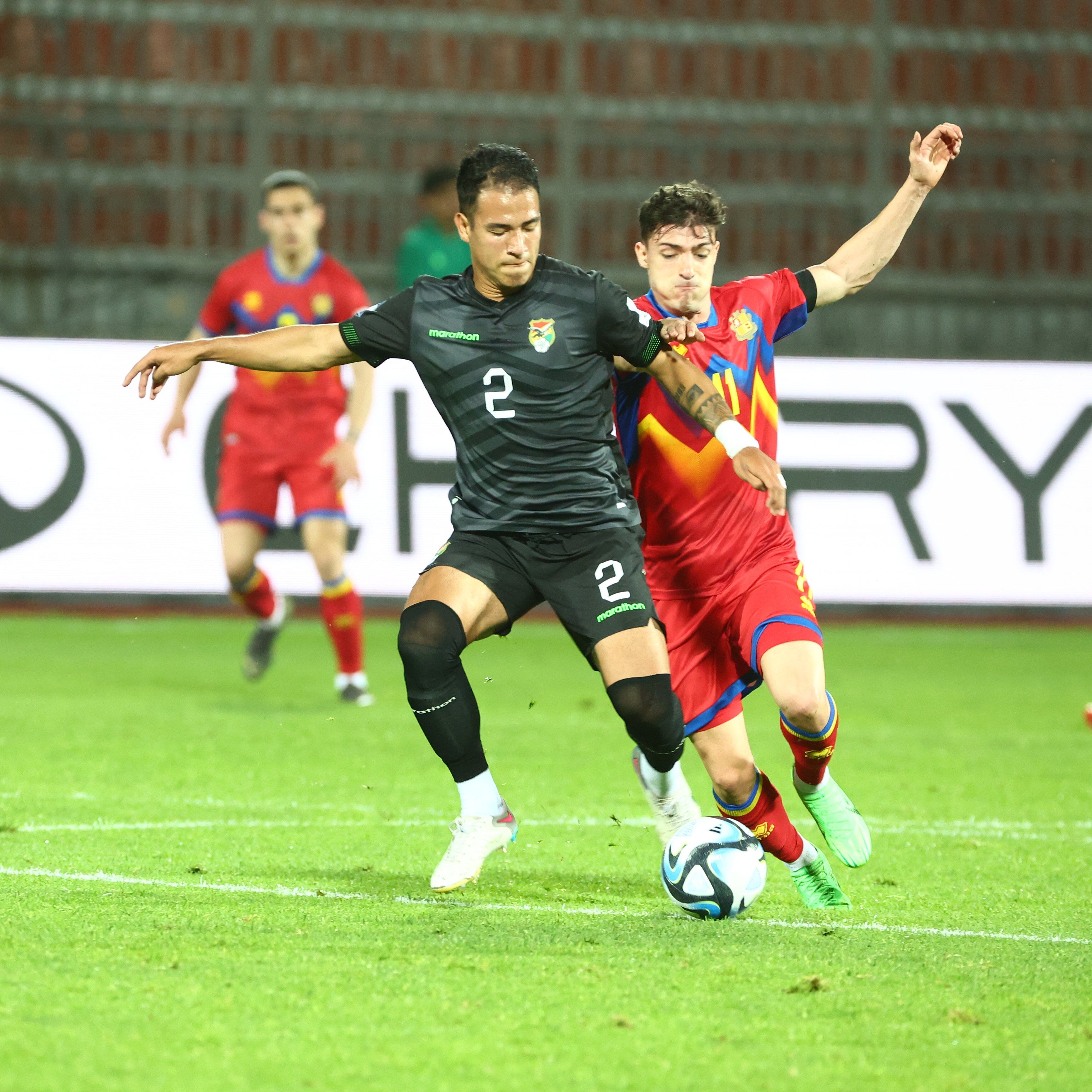 Un moment del partit entre les seleccions d'Andorra i Bolívia de les FIFA Sèries. El conjunt de Koldo Álvarez va caure per la mínima.