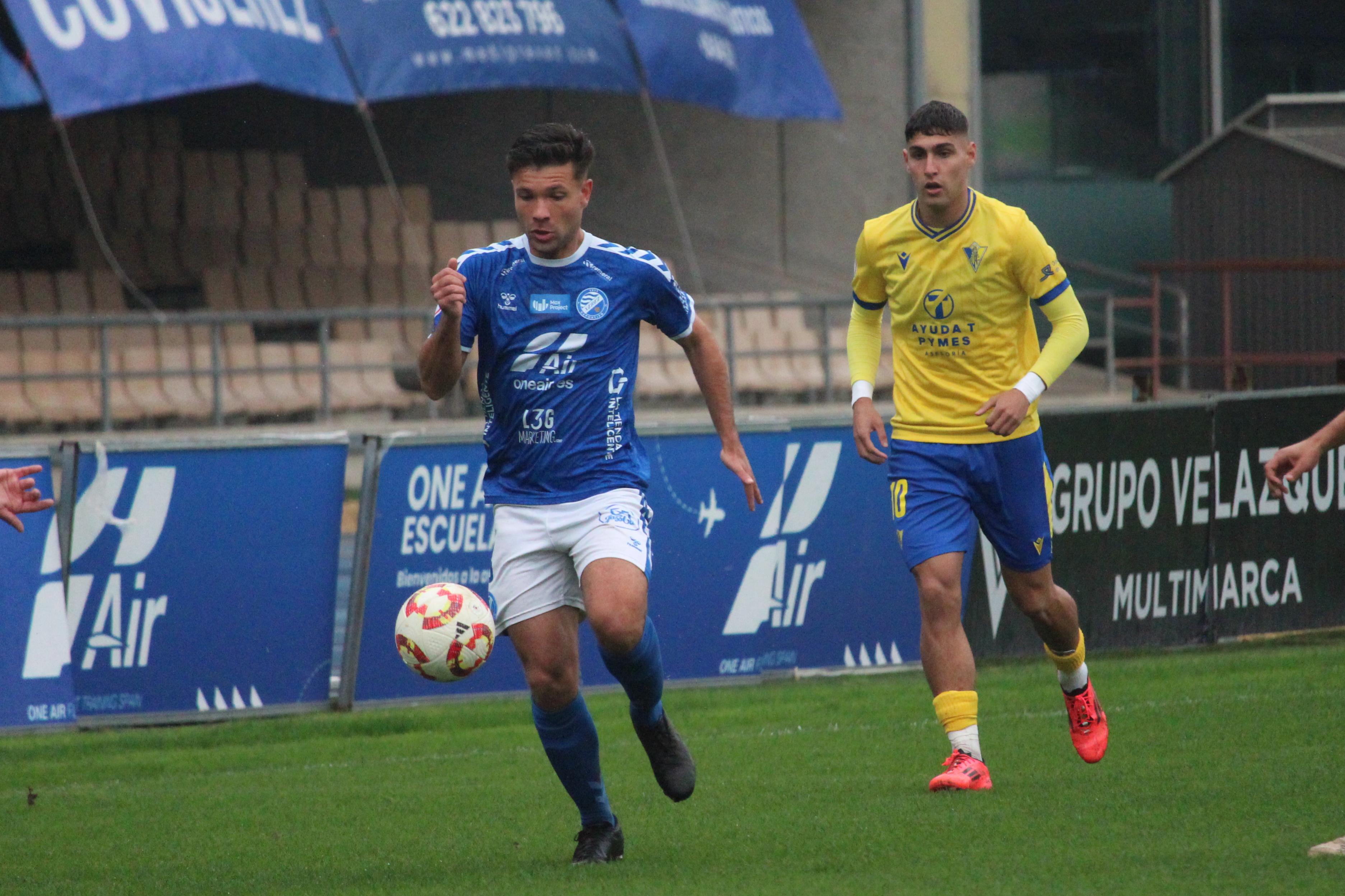 Imagen del partido entre el Xerez DFC y el Cádiz Mirandilla