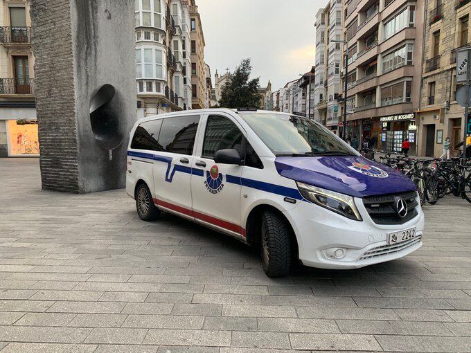 Patrulla de la Ertzaintza en Vitoria