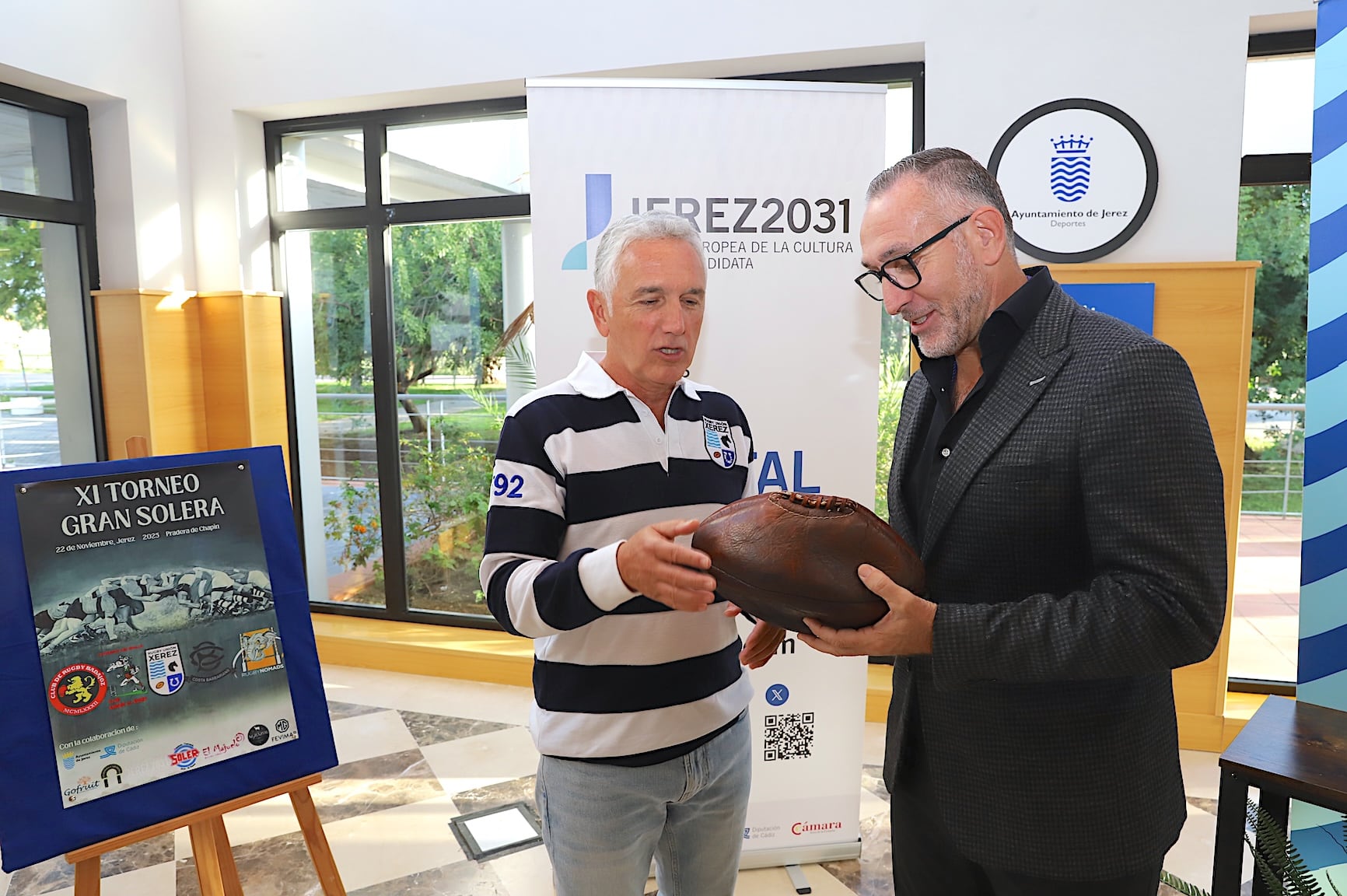Tomás Sampalo junto a Pablo Vallejo durante la presentación del Torneo de Rugby que se disputará este fin de semana