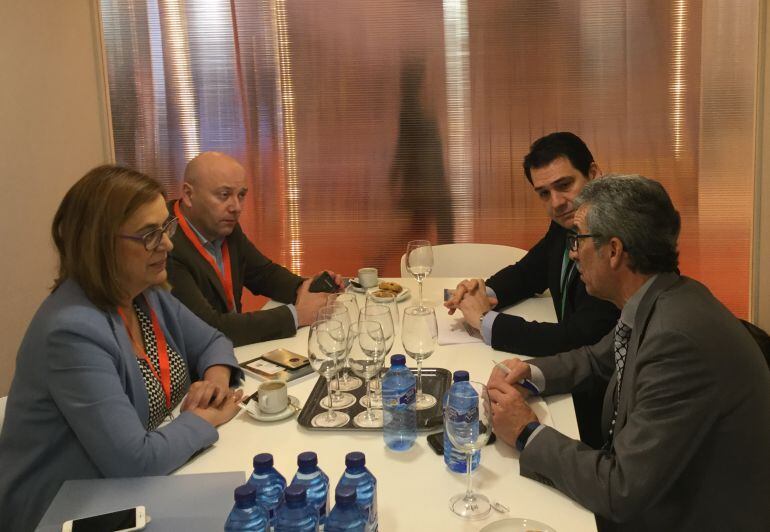 Reunión en FITUR entre Diputación de Palencia y Paradores de España