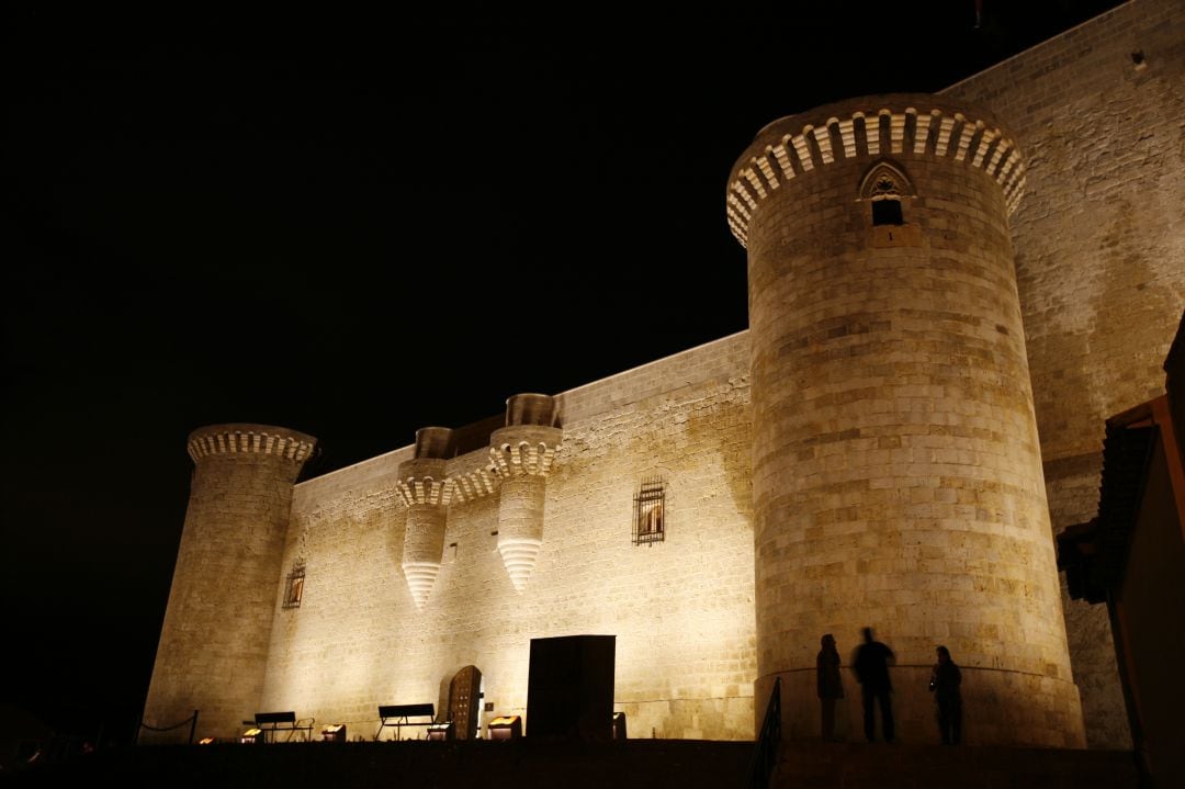 El castillo de Fuentes de Valdepero reabre sus puertas