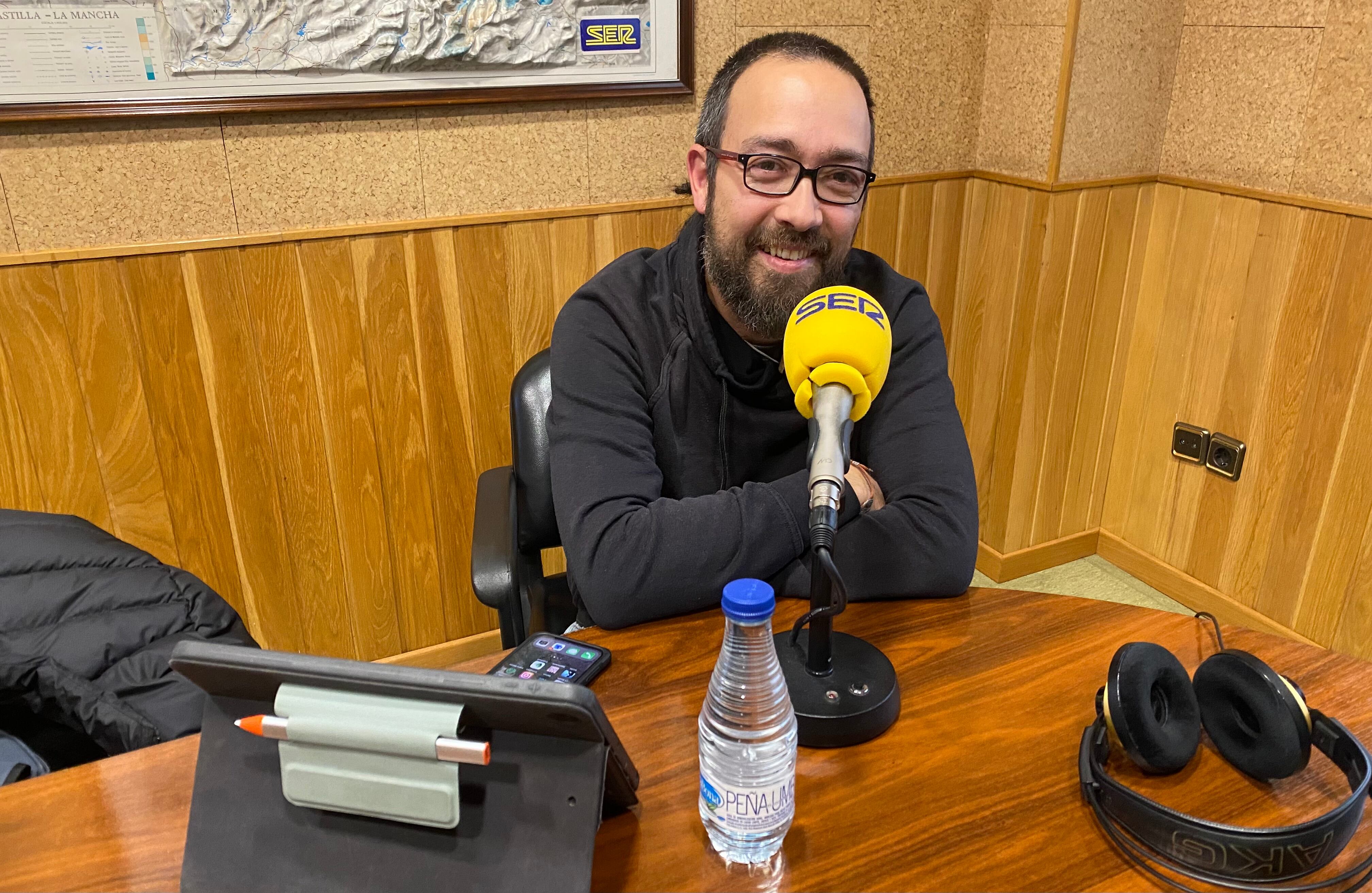 Miguel Osma en el estudio de SER Cuenca.