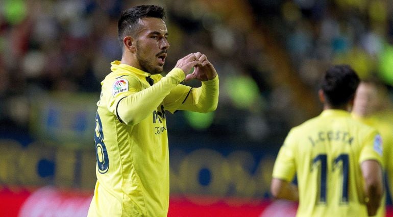 Sansone celebra uno de sus goles contra el Málaga