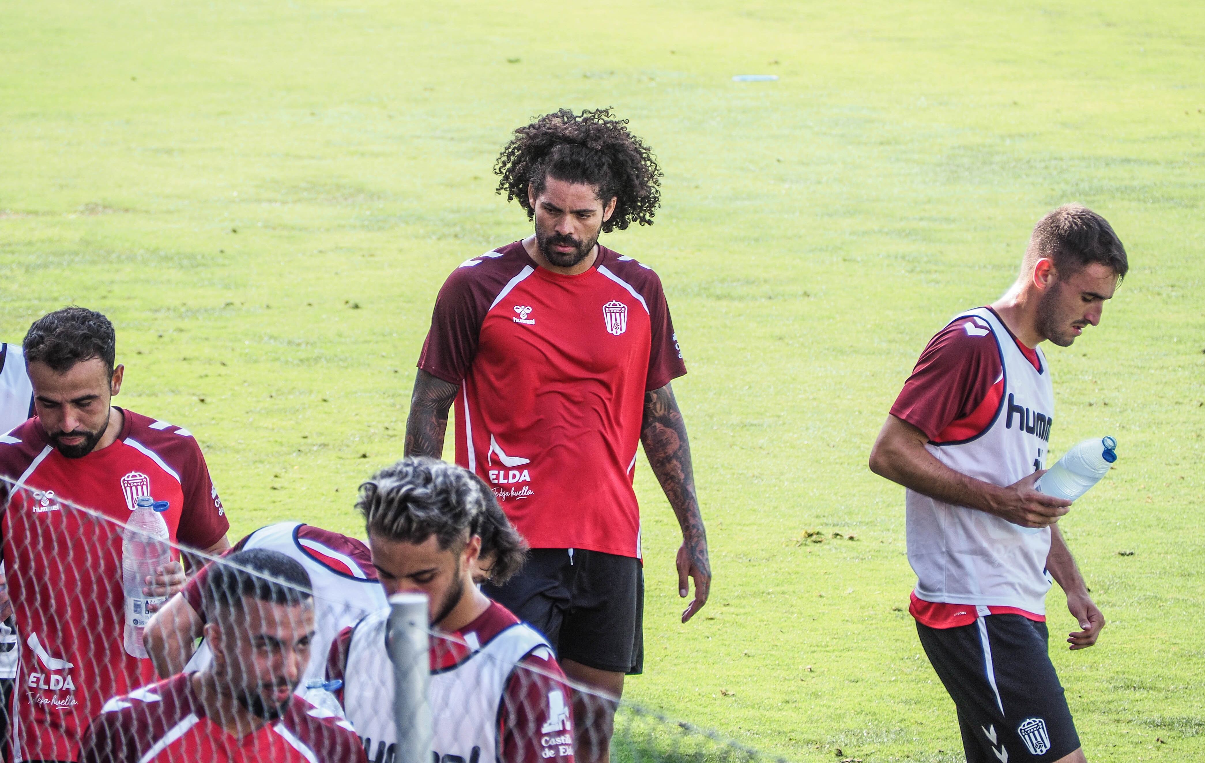 Aridane Hernández vuelve a entrenar con el Eldense