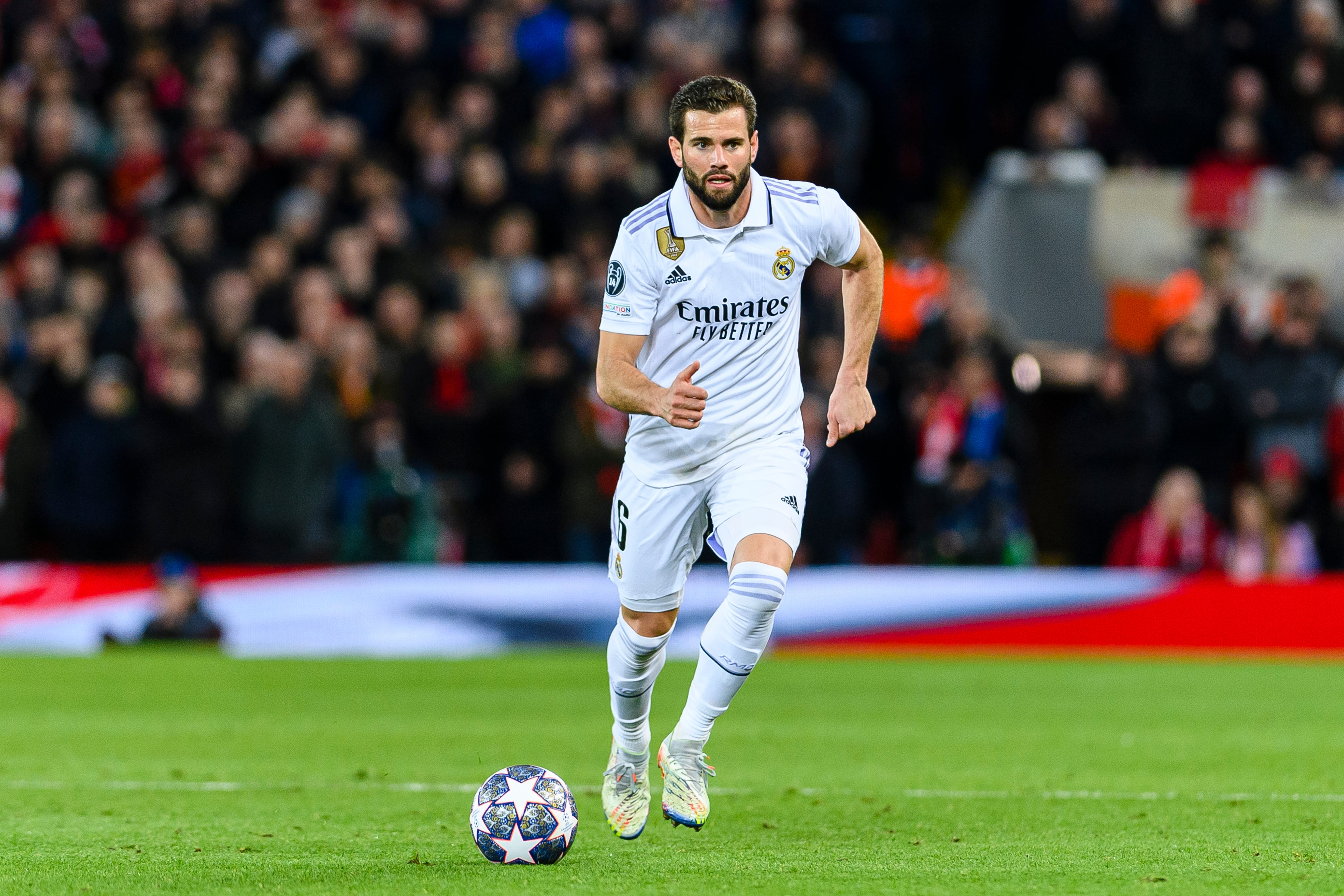 Nacho durante el encuentro contra el Liverpool.