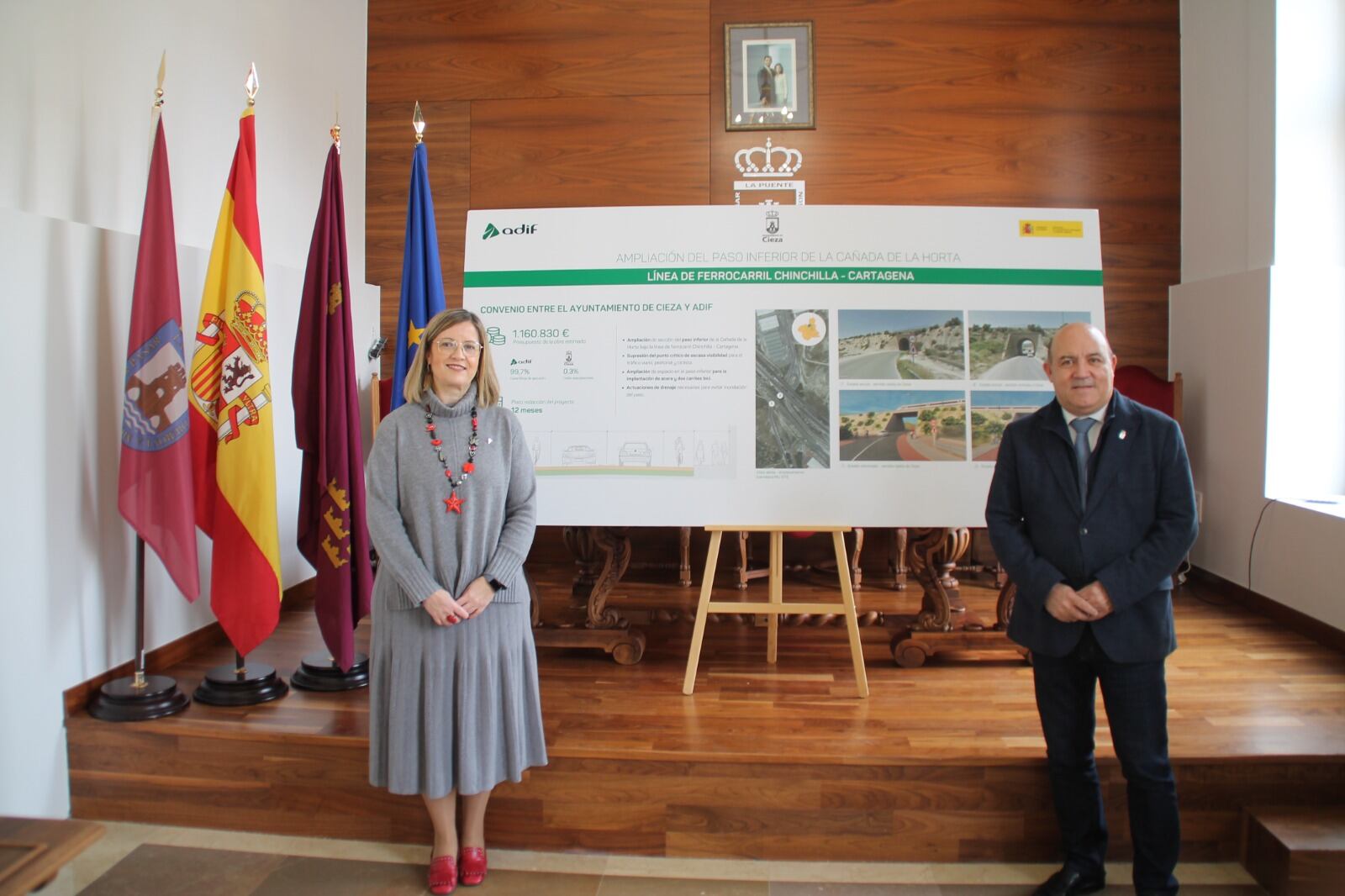 La presidenta de Adif, María Luisa Domínguez y alcalde de Cieza, Pascual Lucas