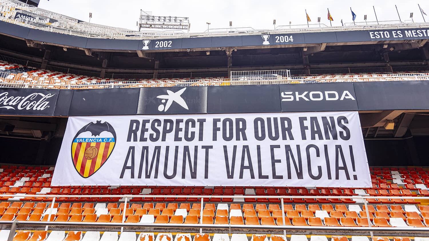 Imagen de la grada de Mestalla clausurada tras los canticos y gestos racistas a Vinicius de tres aficionados