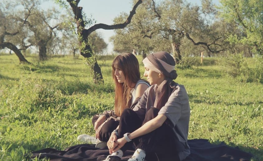 Elena Huelva y su hermana Emi.