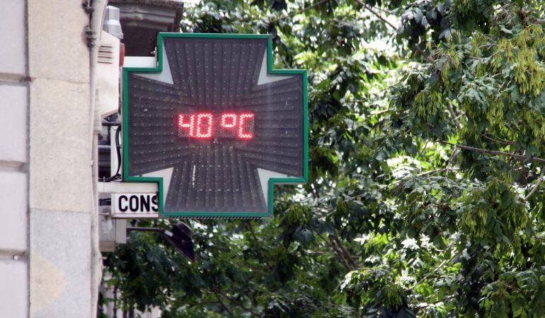 Termómetro marcando altas temperaturas