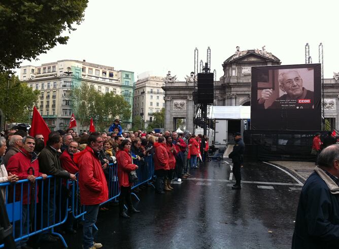 El acto de la Puerta de Alcalá es previo a su inhumación que tendrá lugar posteriormente en el Cementerio Civil de Madrid