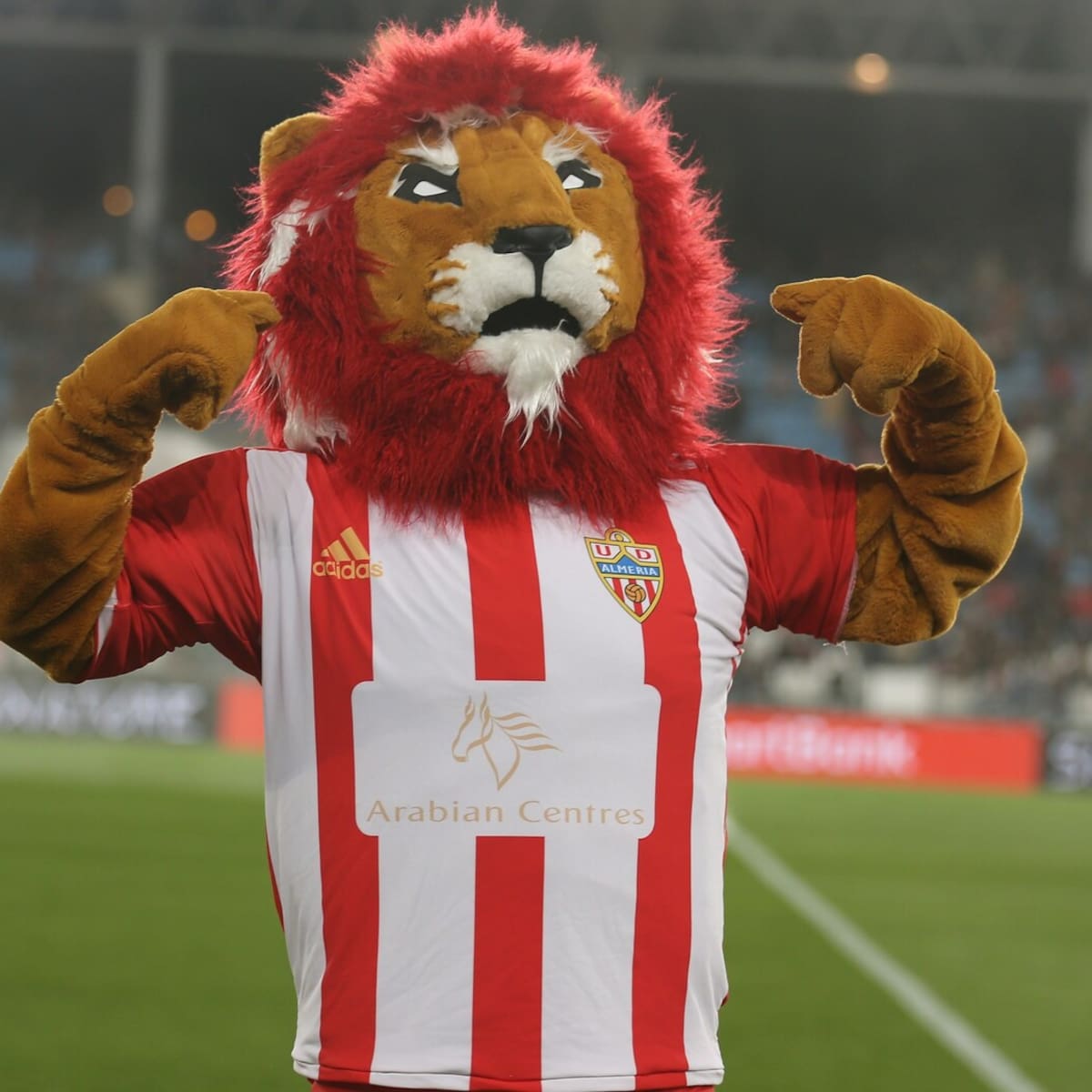 El Almería se carga a Rozam para lanzar a su nueva mascota