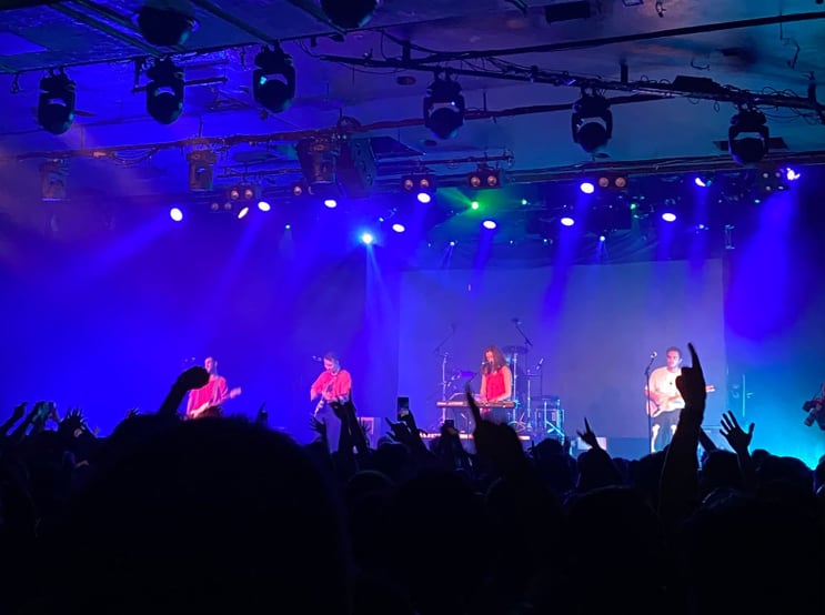 Los integrantes de Niña Polaca, durante su concierto en La Riviera