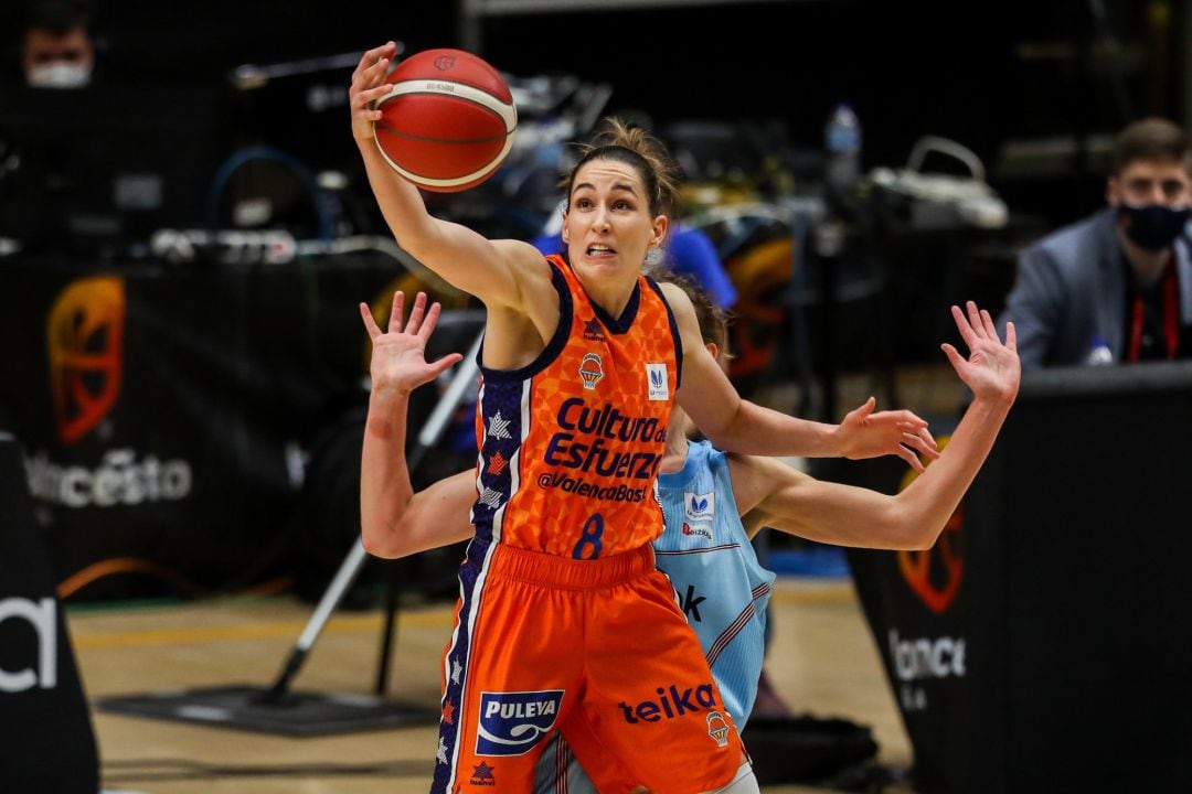 Rebecca Allen of Valencia Basket in action during Ssemifinal 2 in the Queen´s Cup 2021 in the match between Valencia Basket and Lointek Gernika  