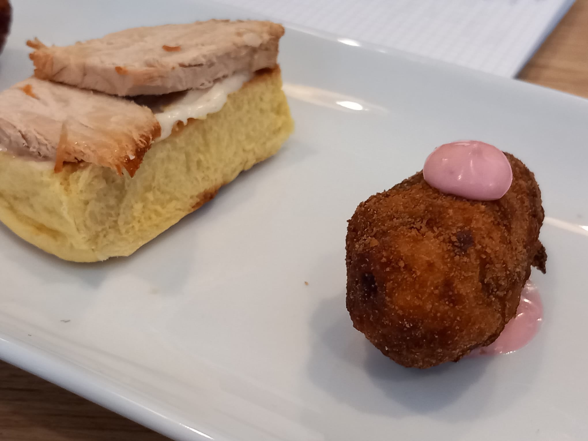 Bandolero de la Sierra de Cádiz y croqueta de morcón ibérico