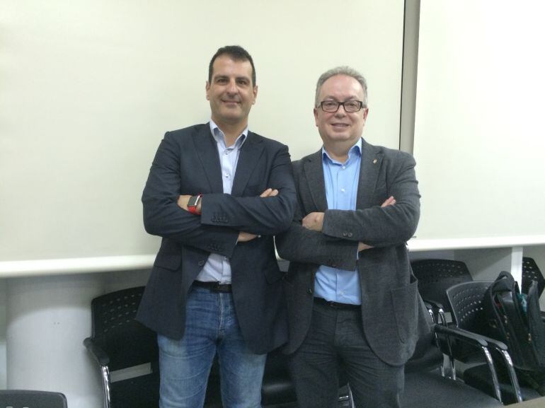 El candidato José Quiles (derecha) y el decano de Económicas Ángel Tejada