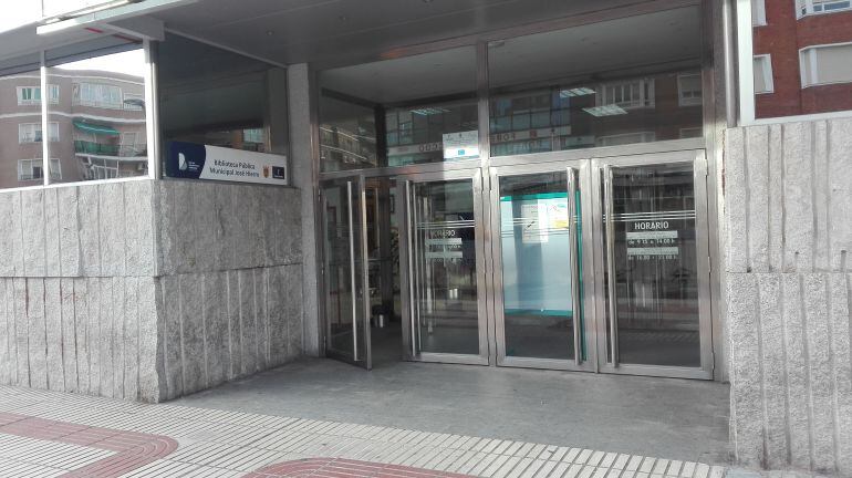 Entrada a la Biblioteca 