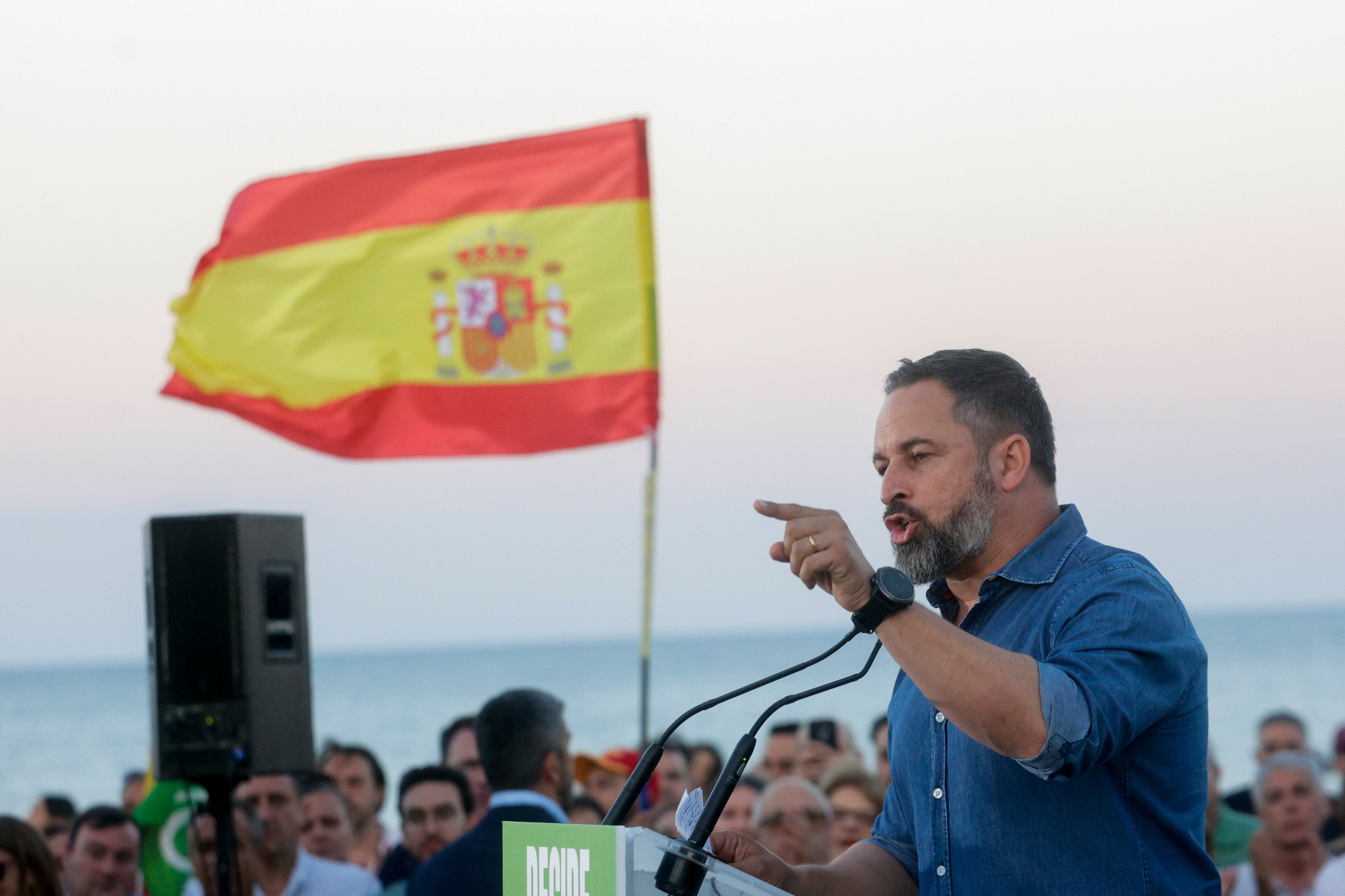 El presidente de Vox, Santiago Abascal, durante el acto que su formación ha celebrado hoy sábado en Barcelona.