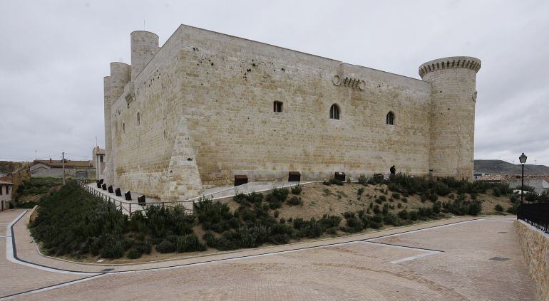 Castillo de Los Sarmiento en Fuentes de Valdepero