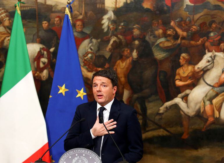 Renzi presentó su dimisión como ministro tras el fracaso en el referéndum sobre la reforma constitucional 