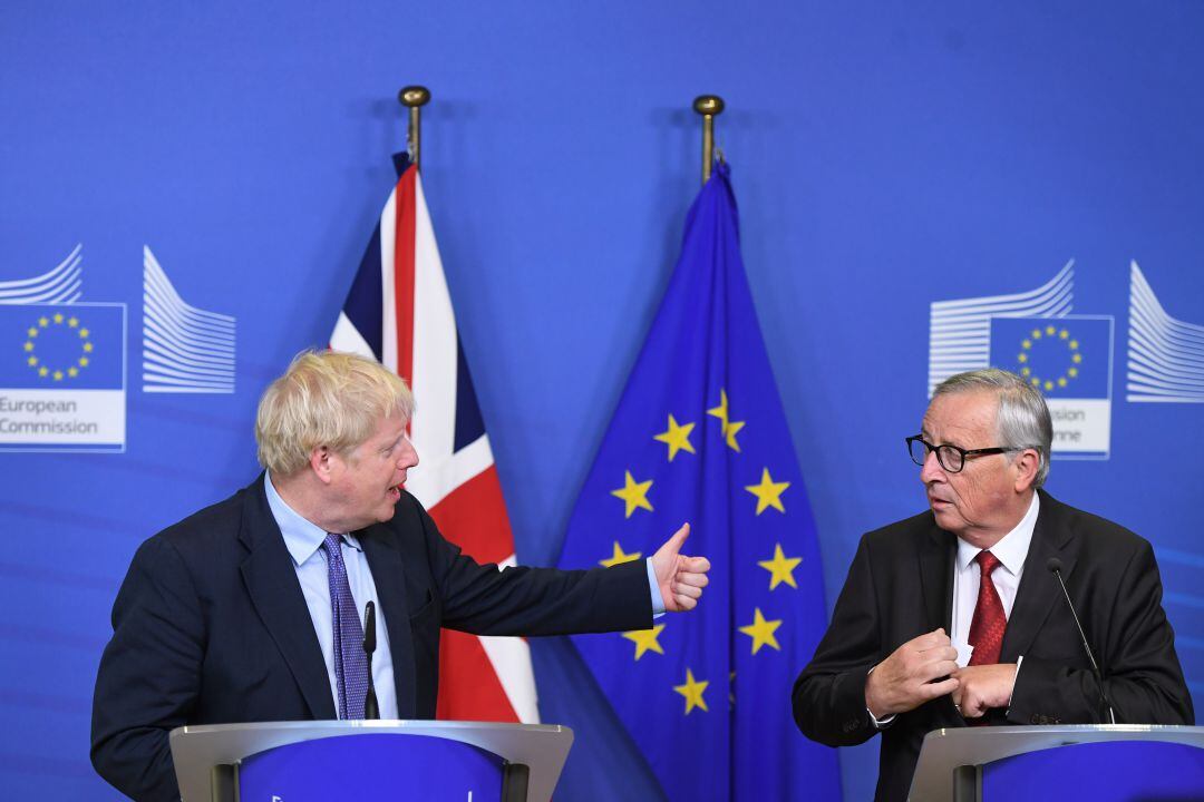 El primer ministro británico, Boris Johnson, y Jean-Claude Juncker, presidente de la Comisión Europea, este jueves en Bruselas.