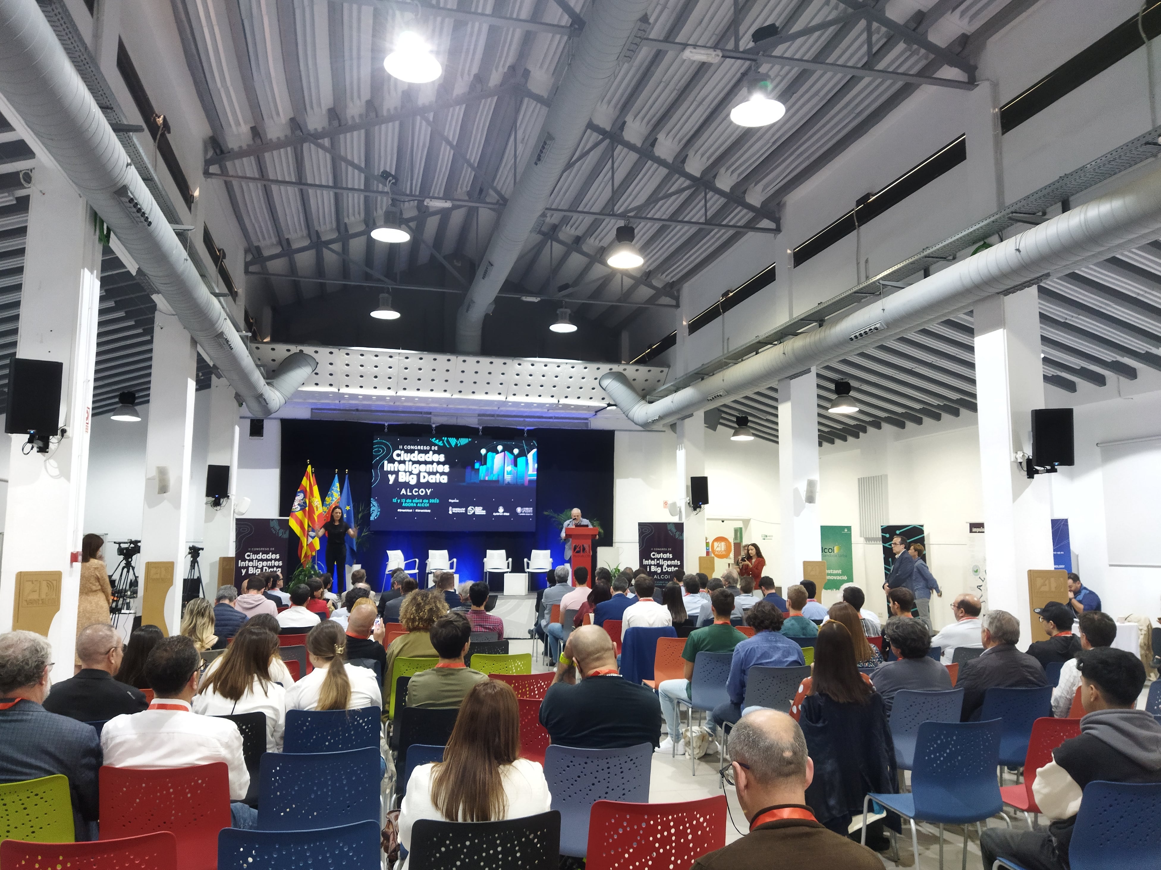 Esta tarde se ha inaugurado el II Congreso Ciudades Inteligentes y Big Data en el espacio Ágora de Alcoy.