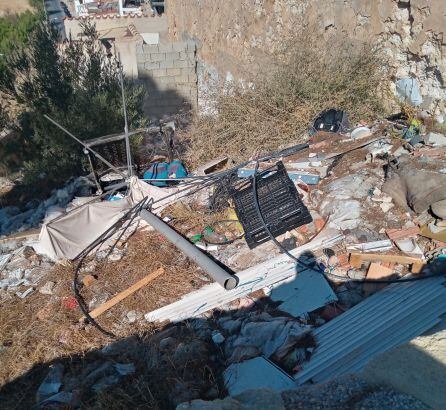 Vertidos incontrolados en el barrio Numancia