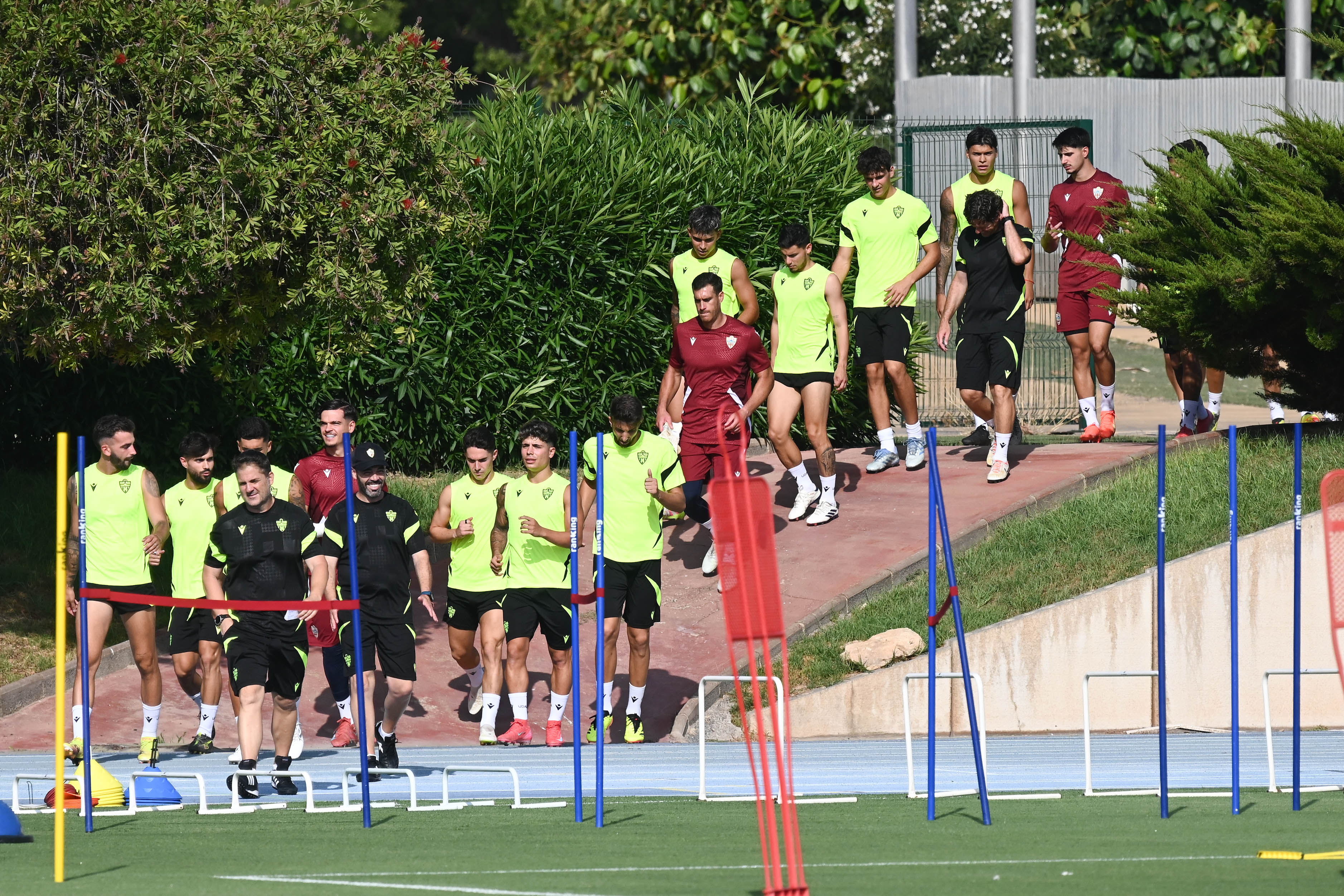 La plantilla del Almería se encuentra atrapada en la Segunda División.