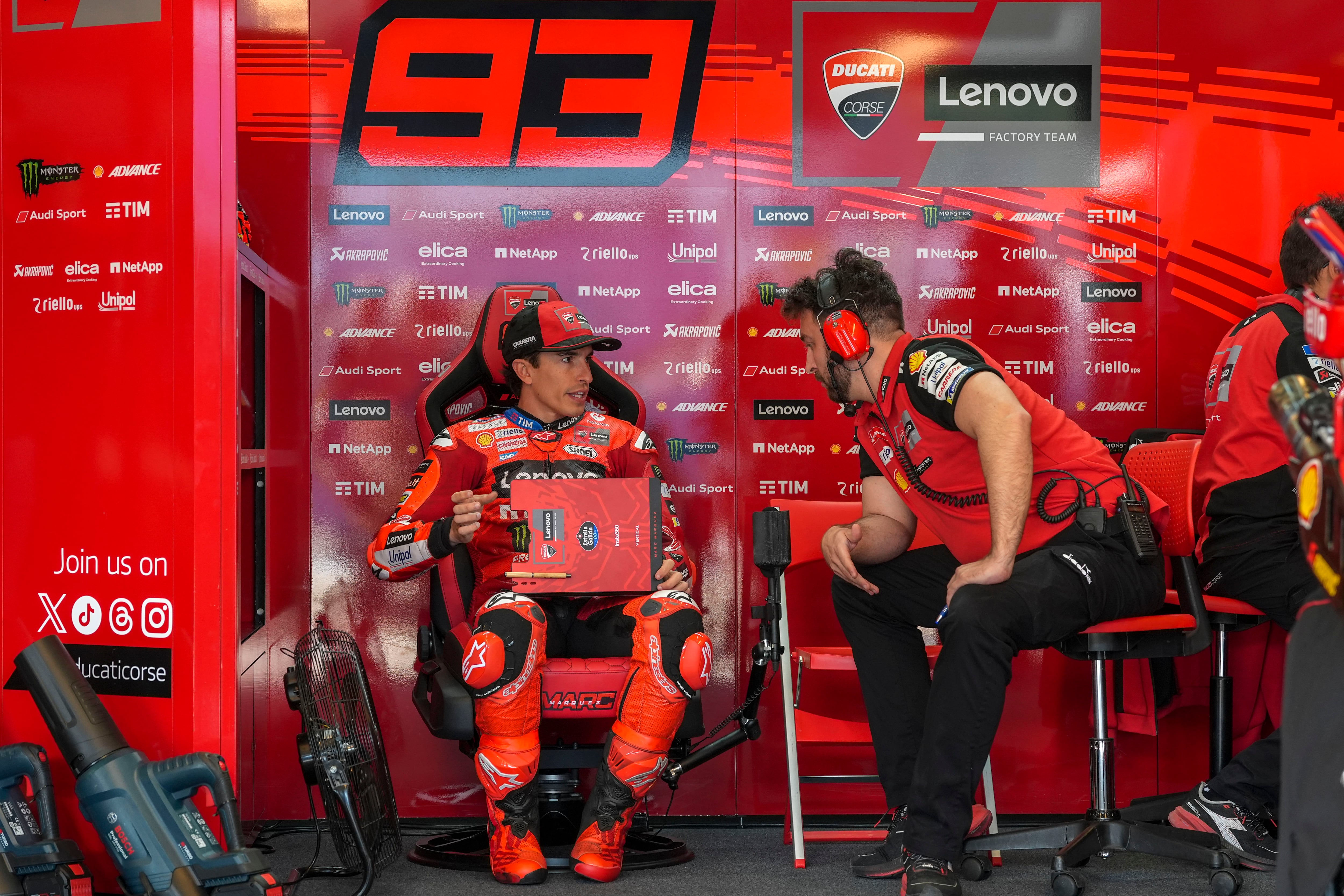 Marc Márquez durante el Gran Premio en el Circuito de Jerez . EFE/ Román Ríos