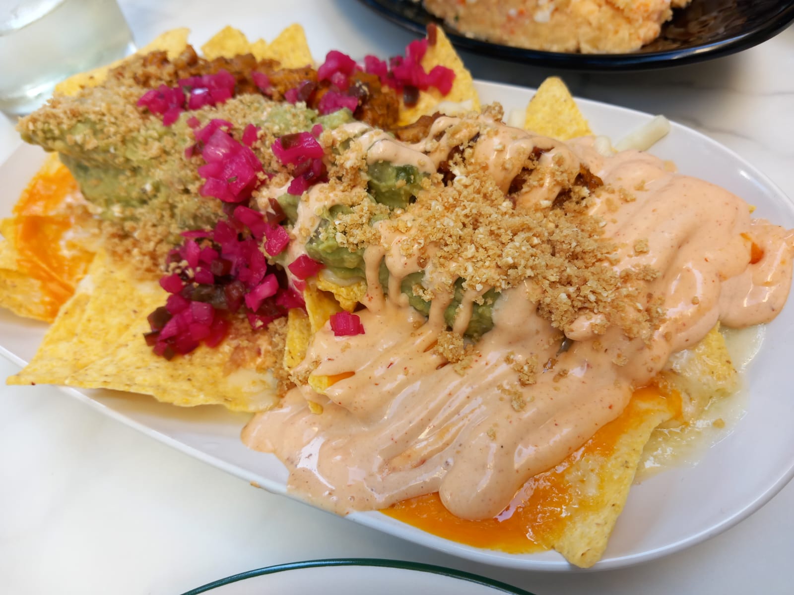 Nachos con cochinita