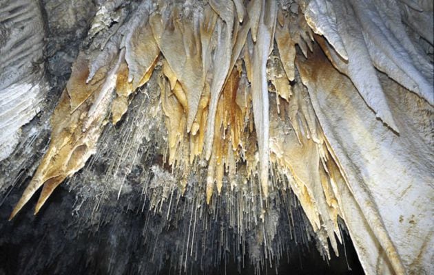 El Soplao, situado en la sierra de Arnero (Cantabria), es uno de los grandes espectáculos geológicos de España con 20 kilómetros de profundidad