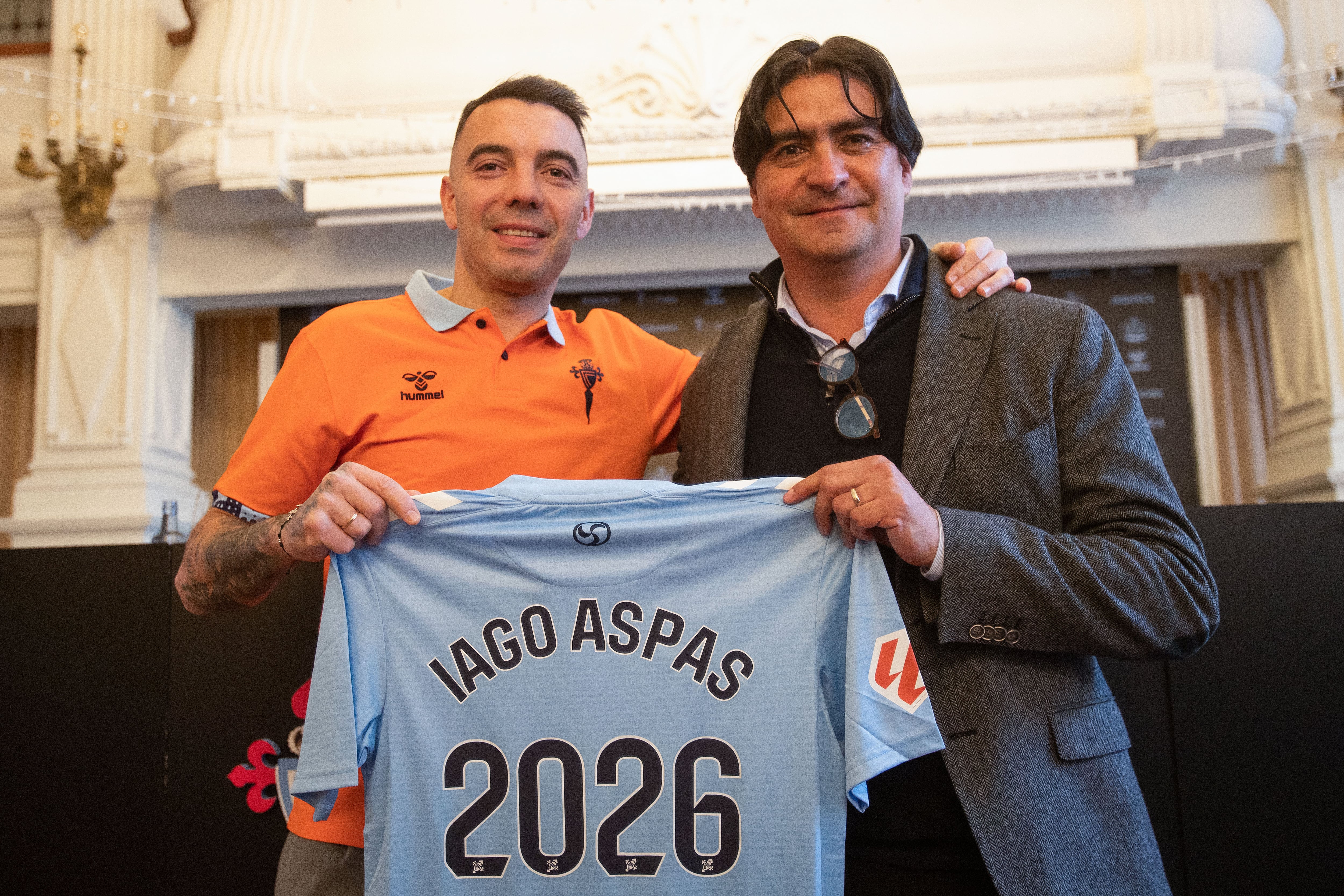 VIGO (PONTEVEDRA), 02/01/2025.-El jugador del Real Club Celta de Vigo Iago Aspas, durante lar ueda de prensa tras su renovación con el Celta hasta 2026, acompañado del director deportivo Marco Garcés este jueves. EFE / Salvador Sas
