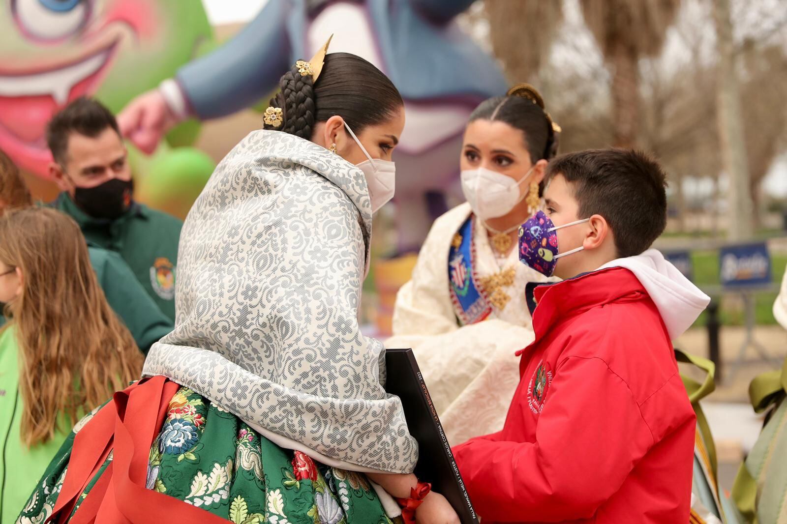 La Fallera Mayor de València charla con los falleros y falleras de la falla Manuel Meliá i Fuster - Carles Cortina &quot;La Nova de Benicalap&quot;