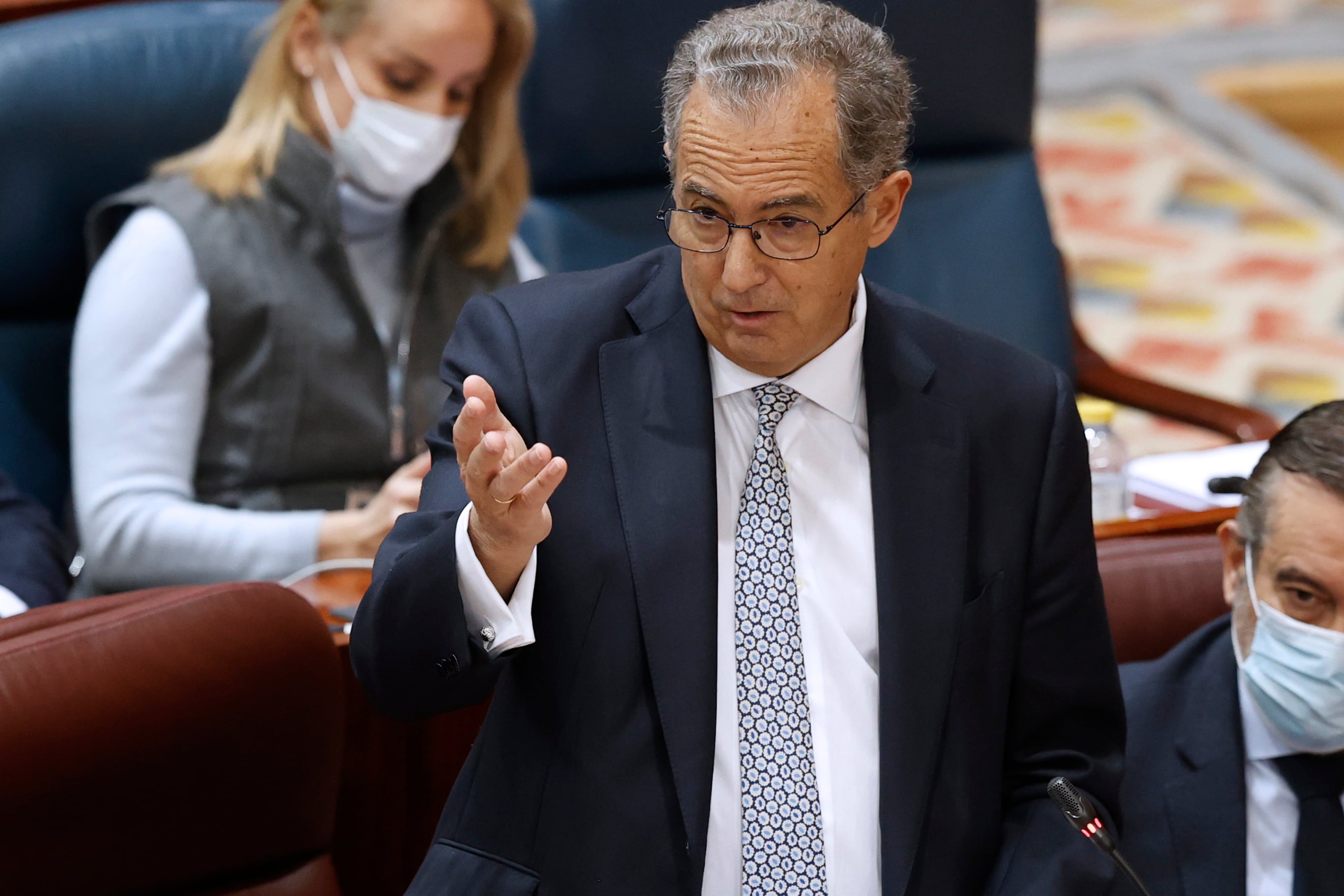 El consejero de Educación, Universidades, Ciencia y portavoz del Gobierno, Enrique Ossorio durante su intervención en el pleno de la Asamblea de Madrid el pasado jueves